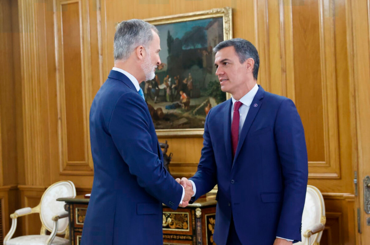 El rey Felipe VI recibe al secretario general del PSOE, Pedro Sánchez, durante la primera ronda de consultas (Casa Real)