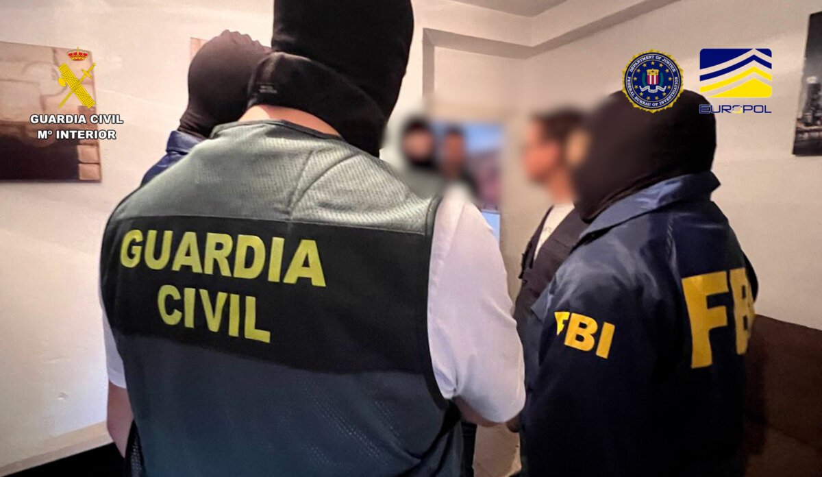 Efectius de la Guàrdia Civil, Europol i l’FBI en l’operatiu de Salt – Foto ACN, Guàrdia Civil