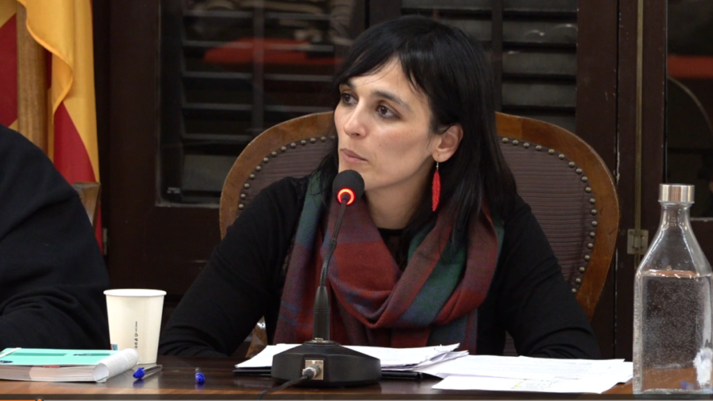 La alcaldesa de Ripoll y la líder de Aliança Catalana, Sílvia Orriols, en el pleno del Ayuntamiento (ACN)