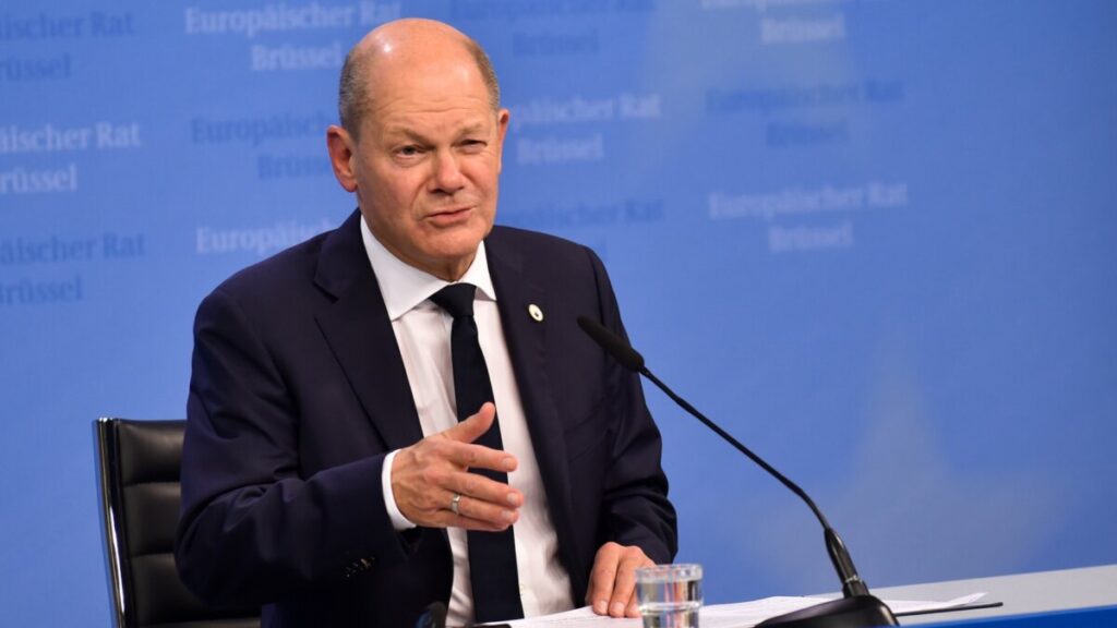 El canciller alemán, Olaf Scholz, durante una rueda de prensa posterior a la cumbre europea de Budapest (Unión Europea)