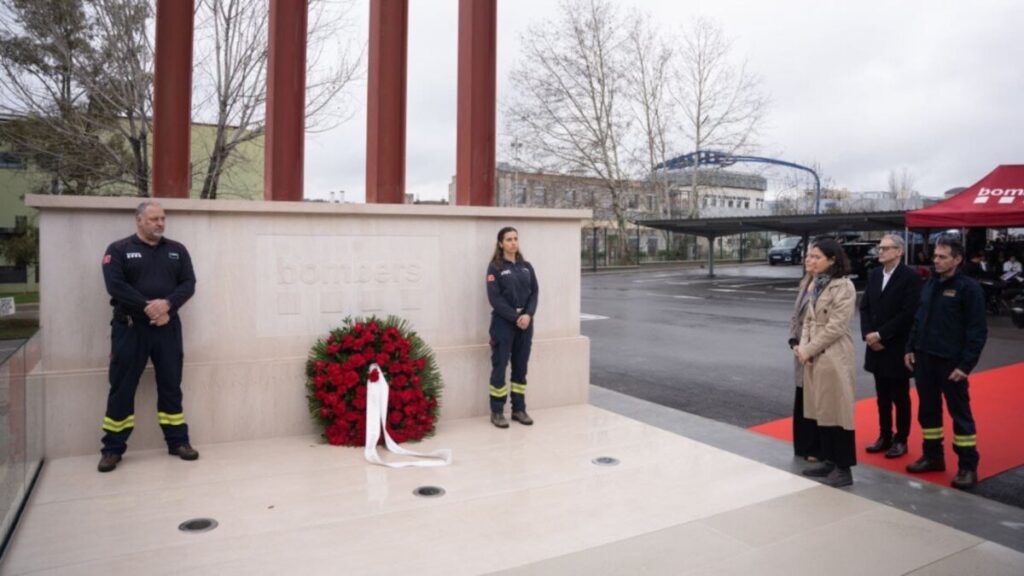 Inauguració del memorial d'homenatge als bombers morts en acte de servei (Bombers de la Generalitat)